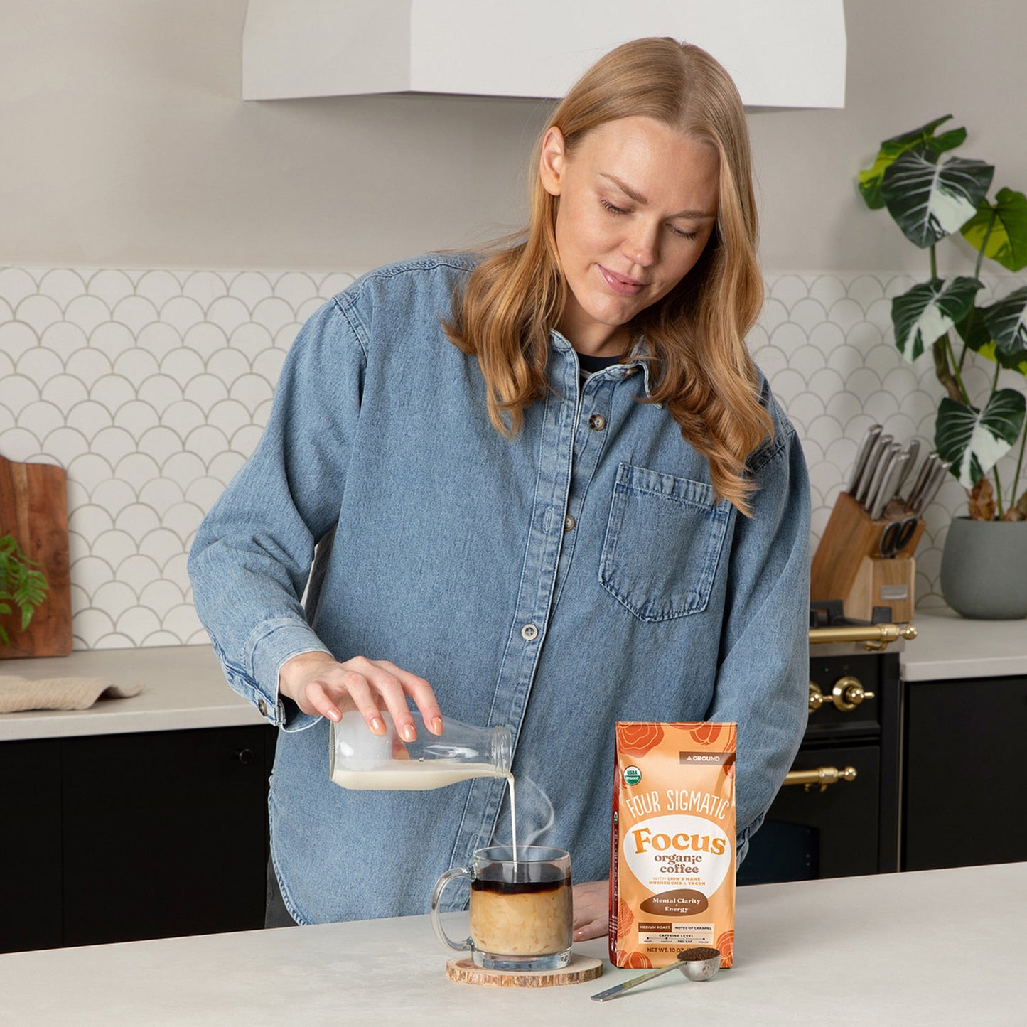 focus-ground-coffee-medium-l9 focus-ground-medium-lifestyle2.jpg